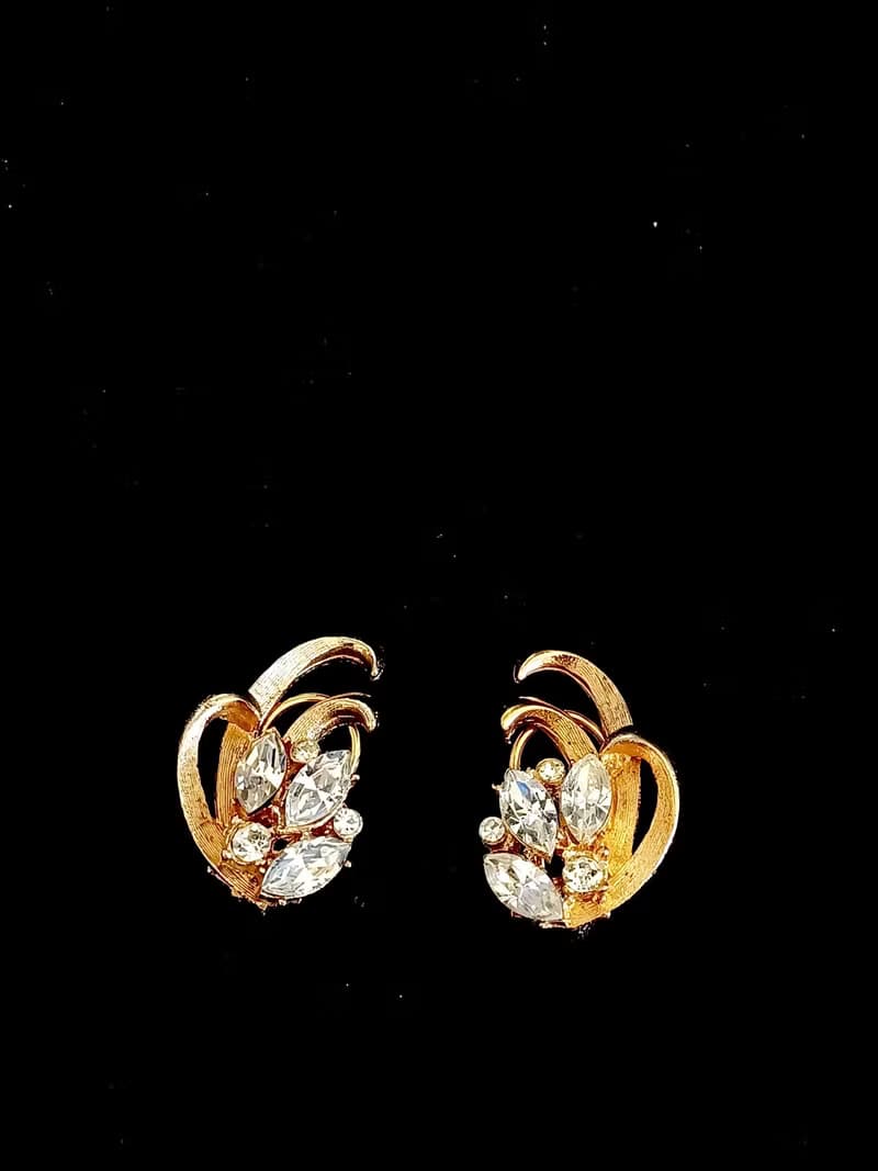 vintage jewelry  BSK 金色盛開花卉萊茵 夾式耳環