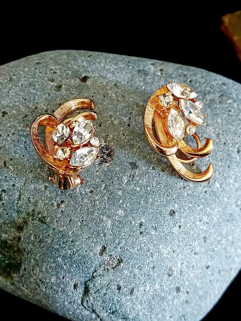 vintage jewelry  BSK 金色盛開花卉萊茵 夾式耳環