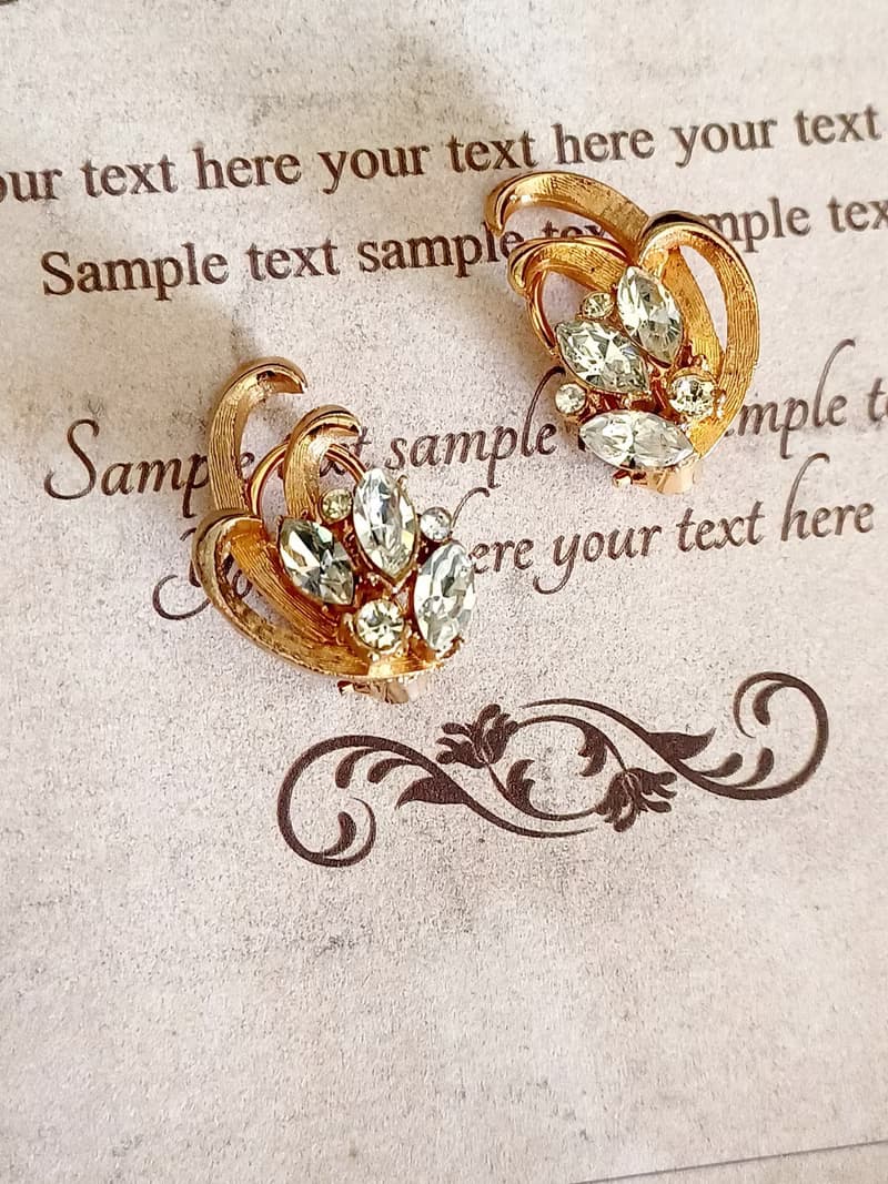 vintage jewelry  BSK 金色盛開花卉萊茵 夾式耳環