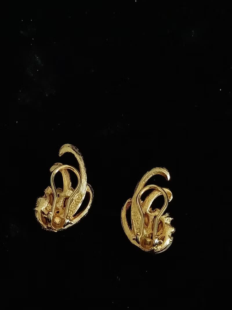 vintage jewelry  BSK 金色盛開花卉萊茵 夾式耳環