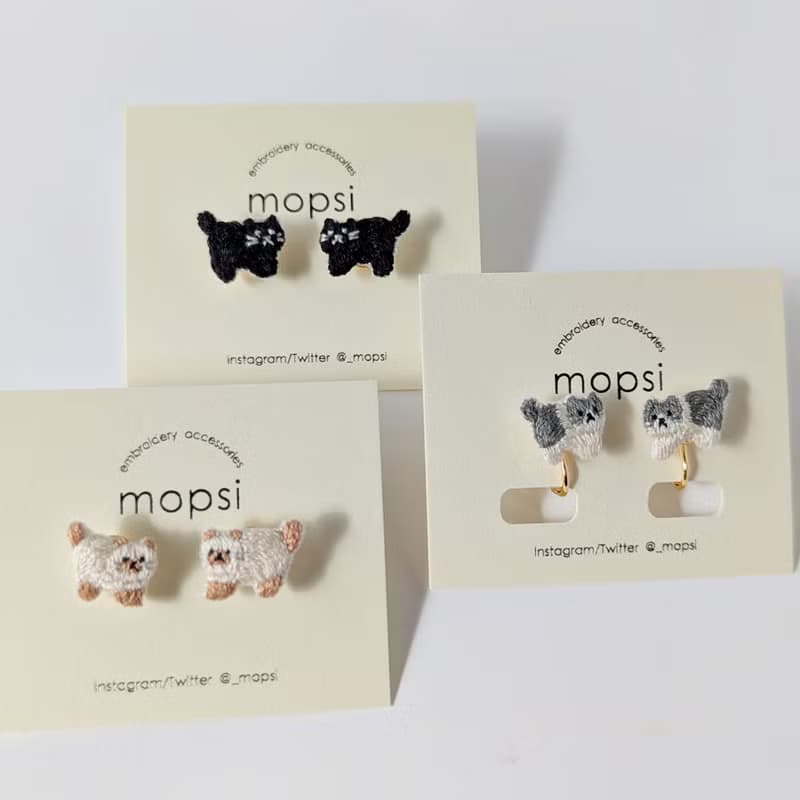 横向きねこ　刺繍ピアス/イヤリング