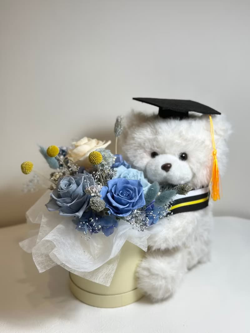 畢業小熊永生花抱抱桶  代寫卡片 畢業禮物 畢業花束 (限送雙北)