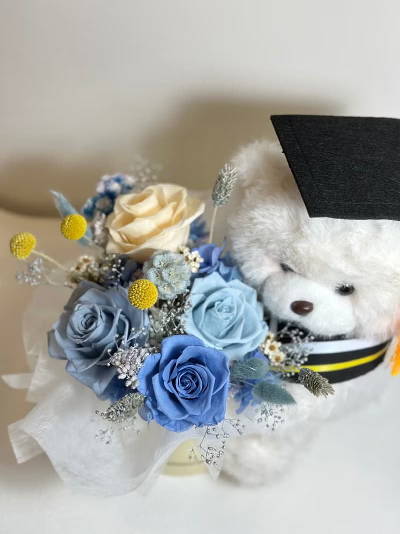 畢業小熊永生花抱抱桶  代寫卡片 畢業禮物 畢業花束 (限送雙北)