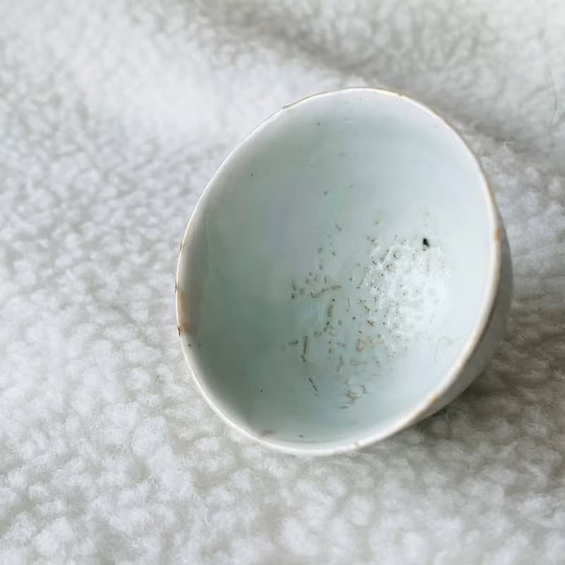 中國 清末民初寫意陶瓷小酒杯│ 民窯燒製 白地青花瓷 古典抽象美