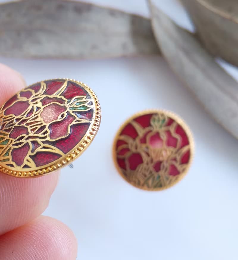 【西洋古董飾品 】早期台灣製 景泰藍-細緻 紅底花卉 針式耳環