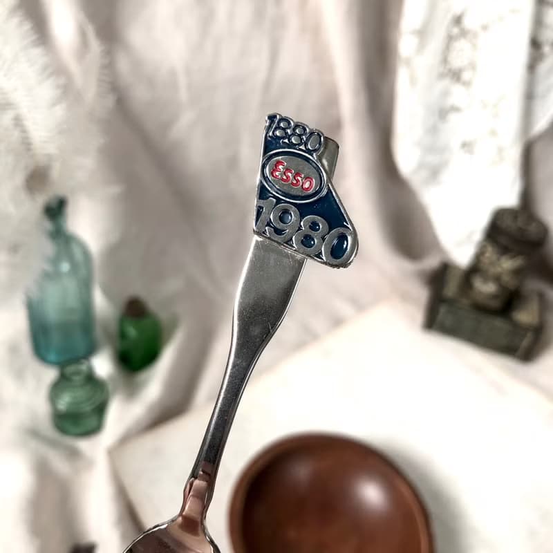 1980s Retro設計琺瑯徽章鍍銀紀念湯匙 2pcs 組合