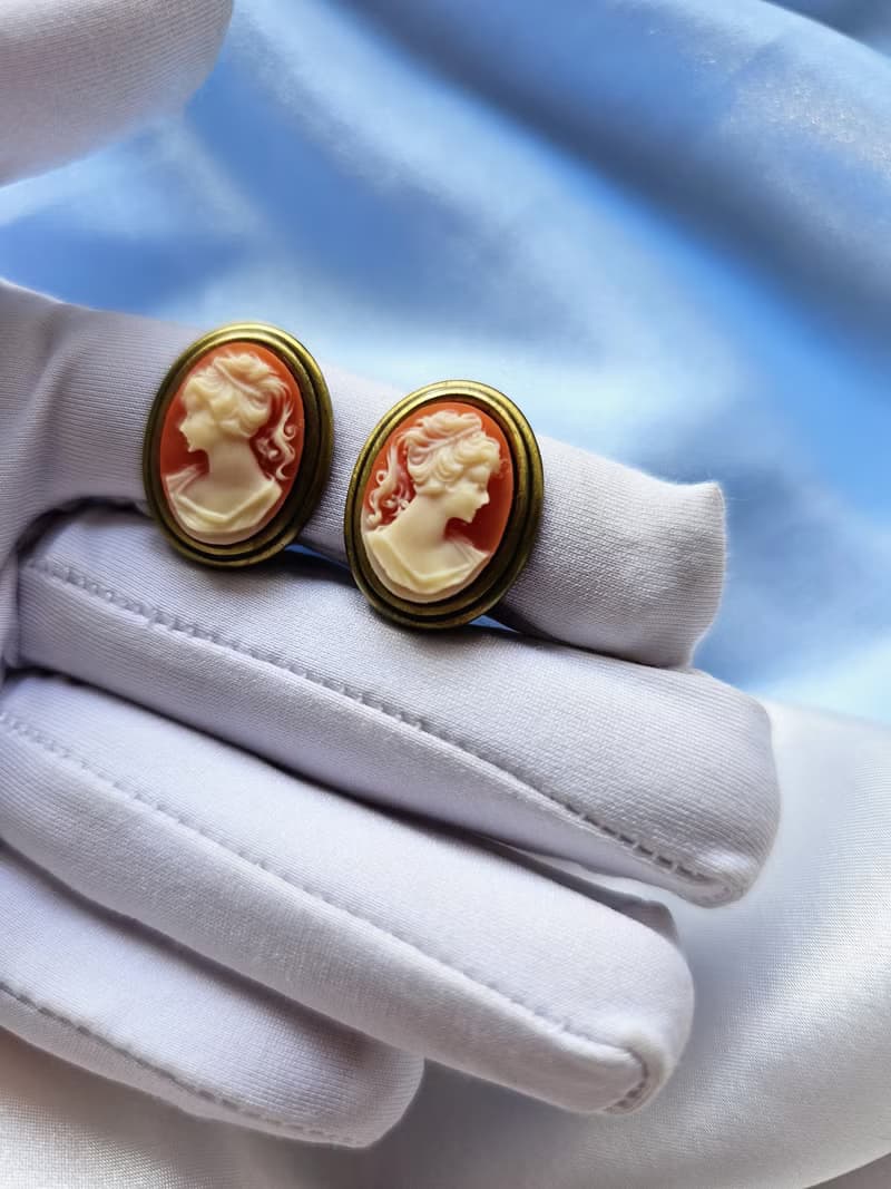 經典浮雕銅框仕女cameo夾式耳環/復古珠寶/美國西洋古董飾品