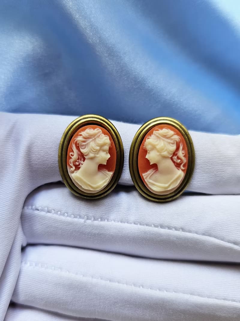 經典浮雕銅框仕女cameo夾式耳環/復古珠寶/美國西洋古董飾品