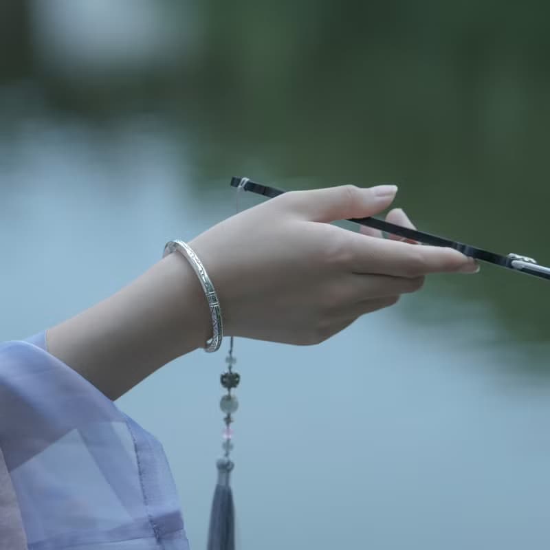 手工純銀鏨刻幾何紋樣六棱手環
