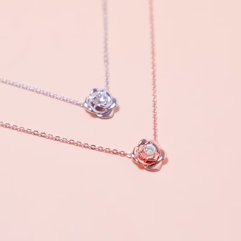 L'amour 優雅山茶花 頸鏈 (白金色)