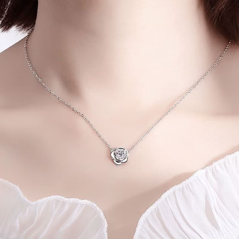 L'amour 優雅山茶花 頸鏈 (白金色)