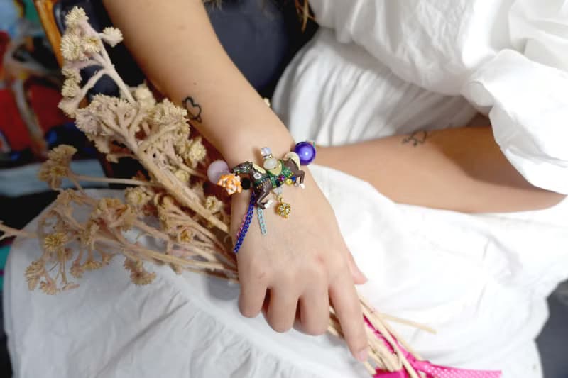 法國古董老件旋轉木馬獅子綴施華洛水晶文青小清新小花動物手鍊