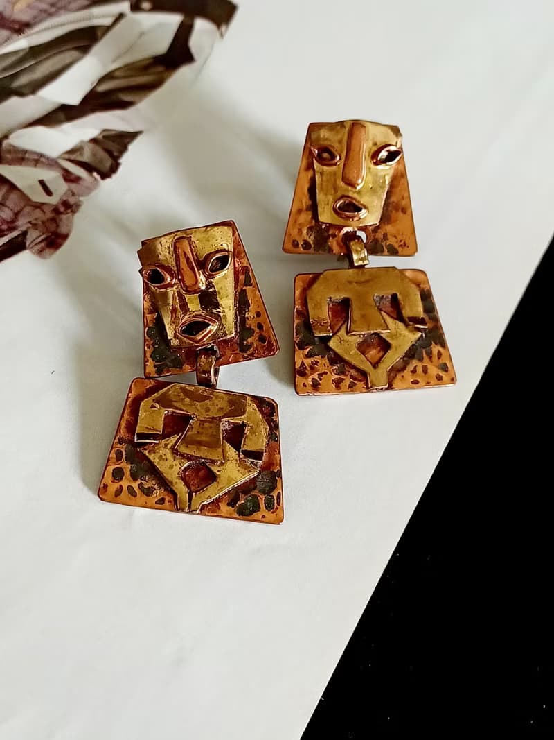 vintage jewelry  古董黃銅馬雅人 夾式耳環