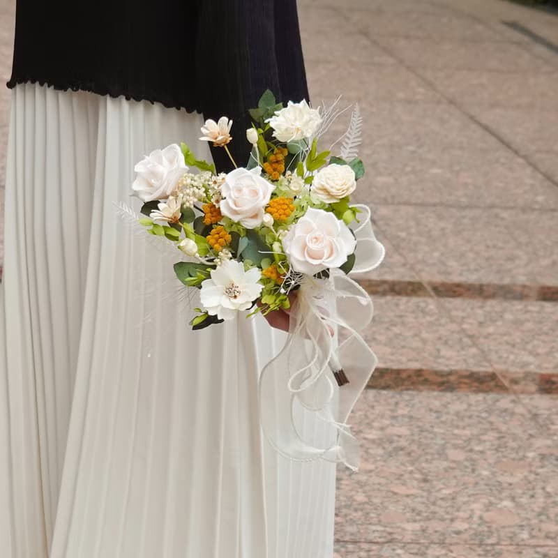【婚禮捧花】白綠色永生花婚禮套組 (韓系小捧花、手腕花、胸花)
