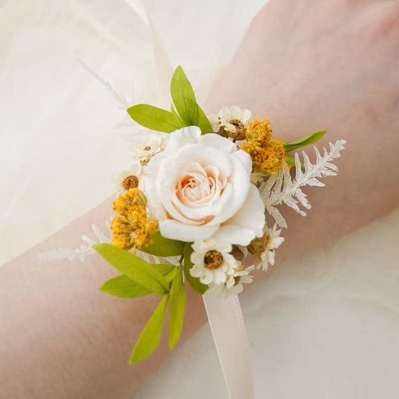 【婚禮捧花】白綠色永生花婚禮套組 (韓系小捧花、手腕花、胸花)