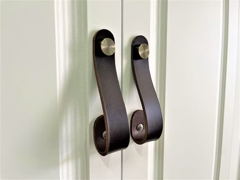 牛皮取手 //  衣櫃 //  櫃體 // 皮革把手 // 系統櫃 // 可訂製