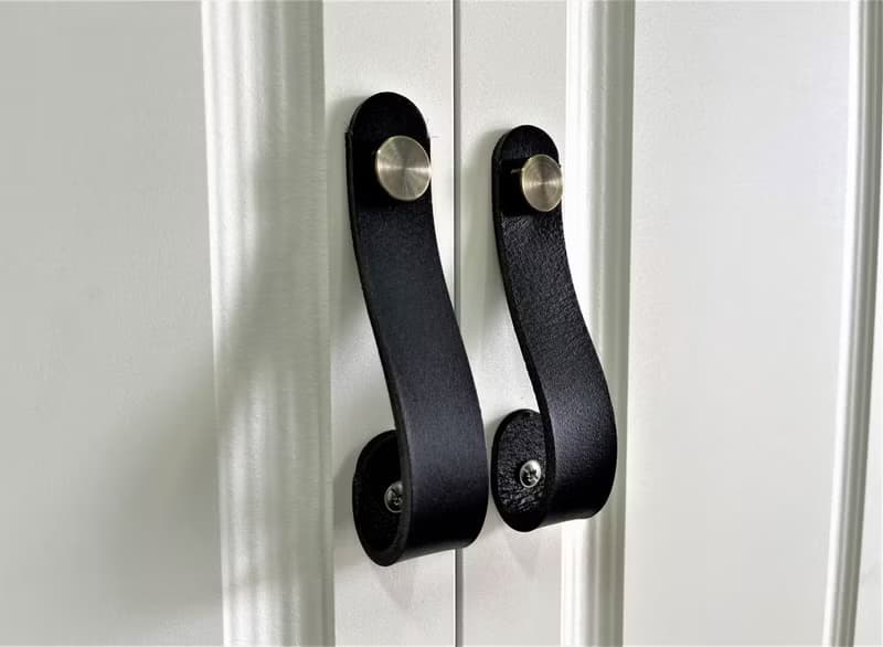 牛皮取手 //  衣櫃 //  櫃體 // 皮革把手 // 系統櫃 // 可訂製