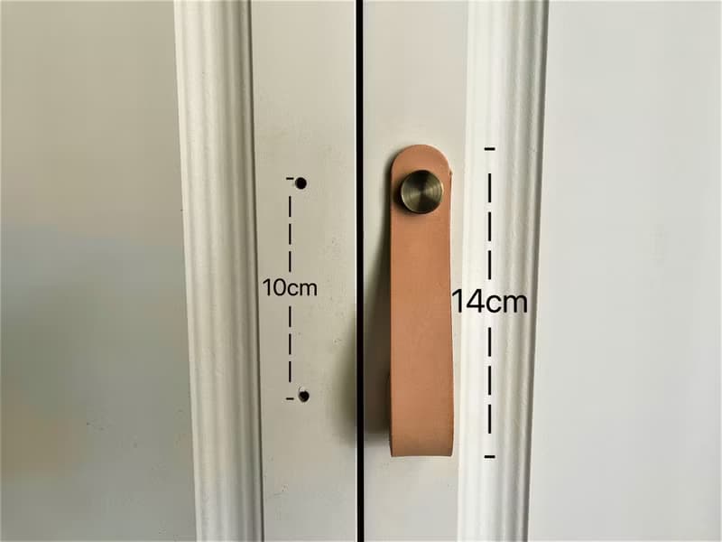 牛皮取手 //  衣櫃 //  櫃體 // 皮革把手 // 系統櫃 // 可訂製