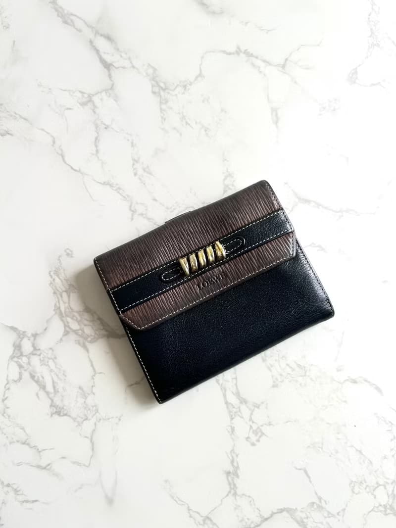 絕版古董包-中古二手Loewe蛇骨咖啡黑色皮革中短夾錢包卡片手袋