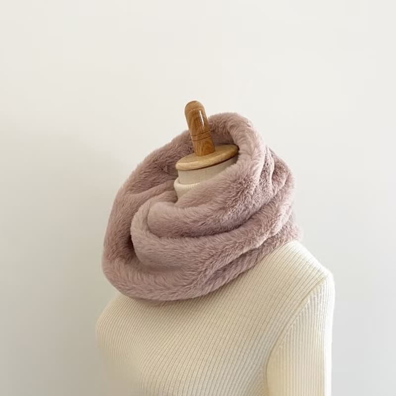 ふわふわ　くすみピンク　ファーのスヌード