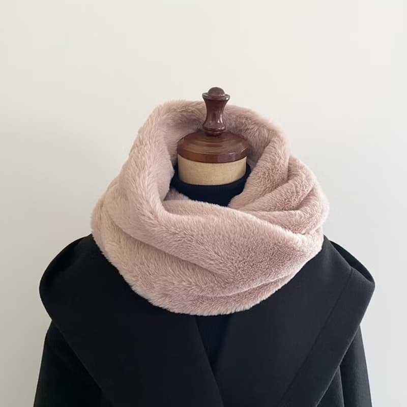 ふわふわ　くすみピンク　ファーのスヌード