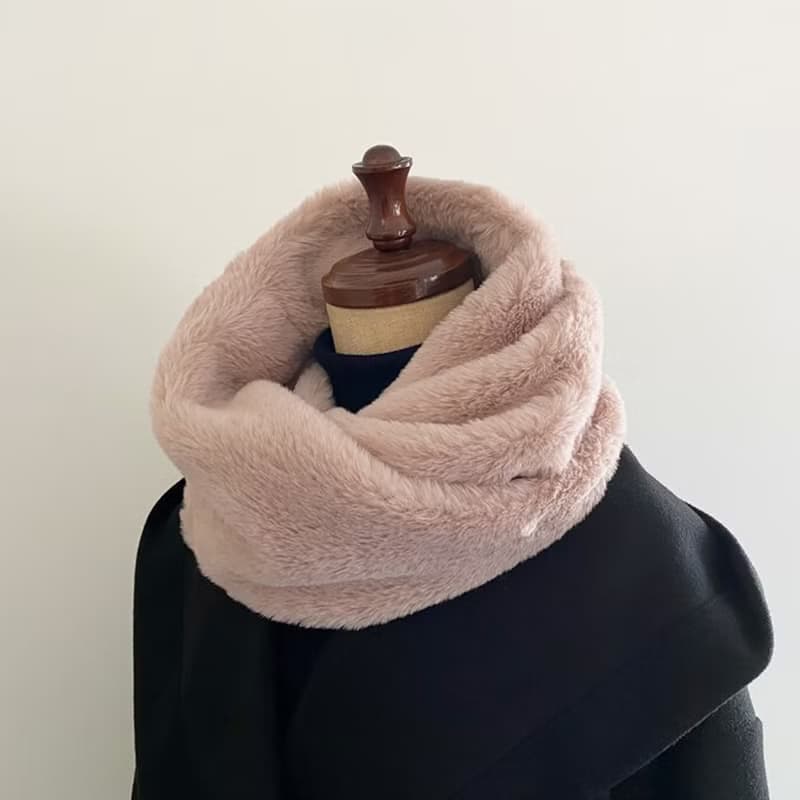 ふわふわ　くすみピンク　ファーのスヌード