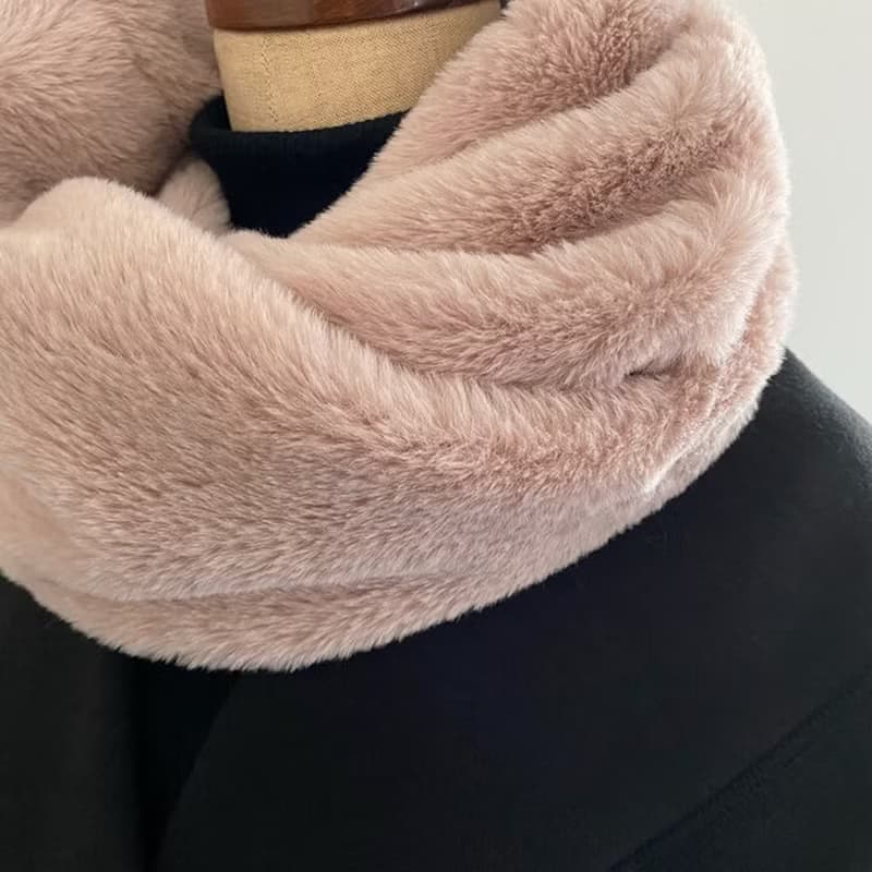 ふわふわ　くすみピンク　ファーのスヌード