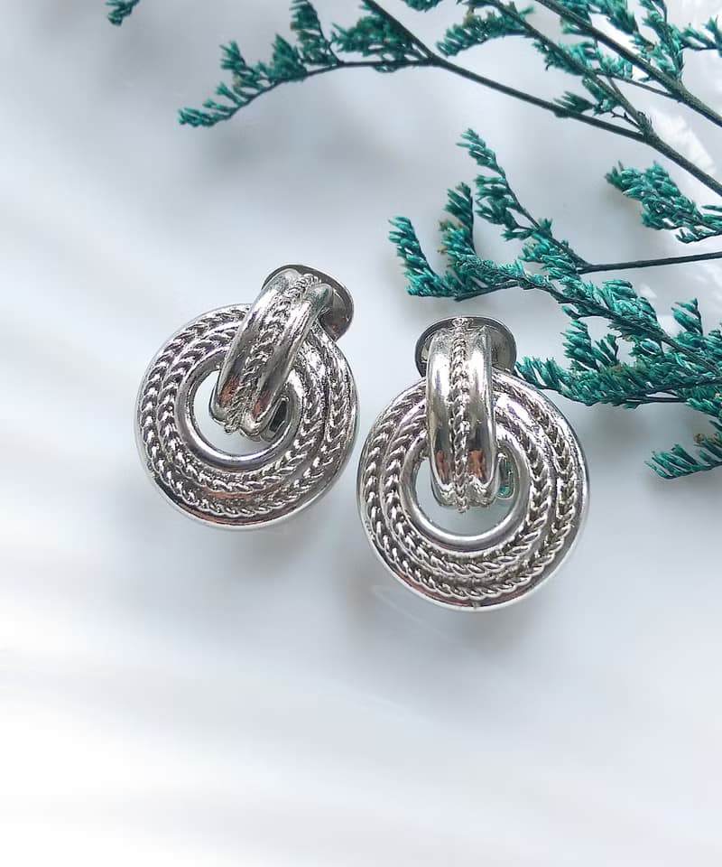 Vintage Jewelry 西洋古董飾品 KERISSA 銀色調 門環圈 夾式耳環