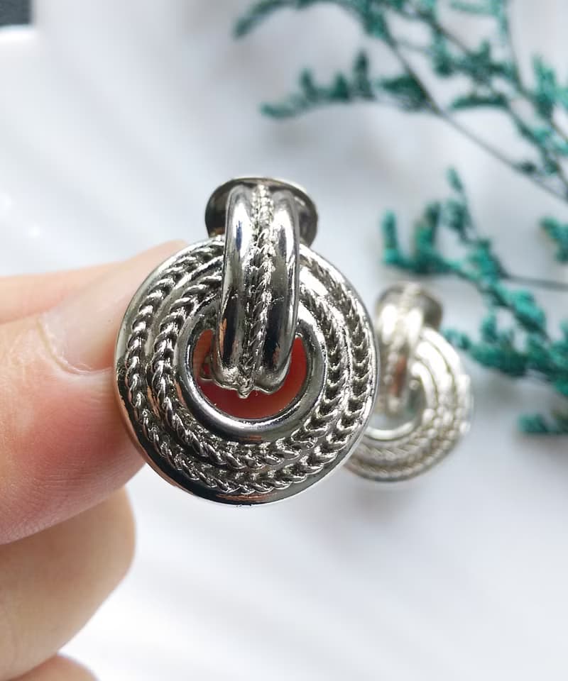 Vintage Jewelry 西洋古董飾品 KERISSA 銀色調 門環圈 夾式耳環