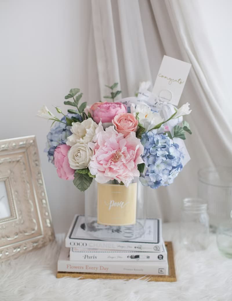 PASTEL PINK and BLUE | Hampton Vase Flower for Decoration