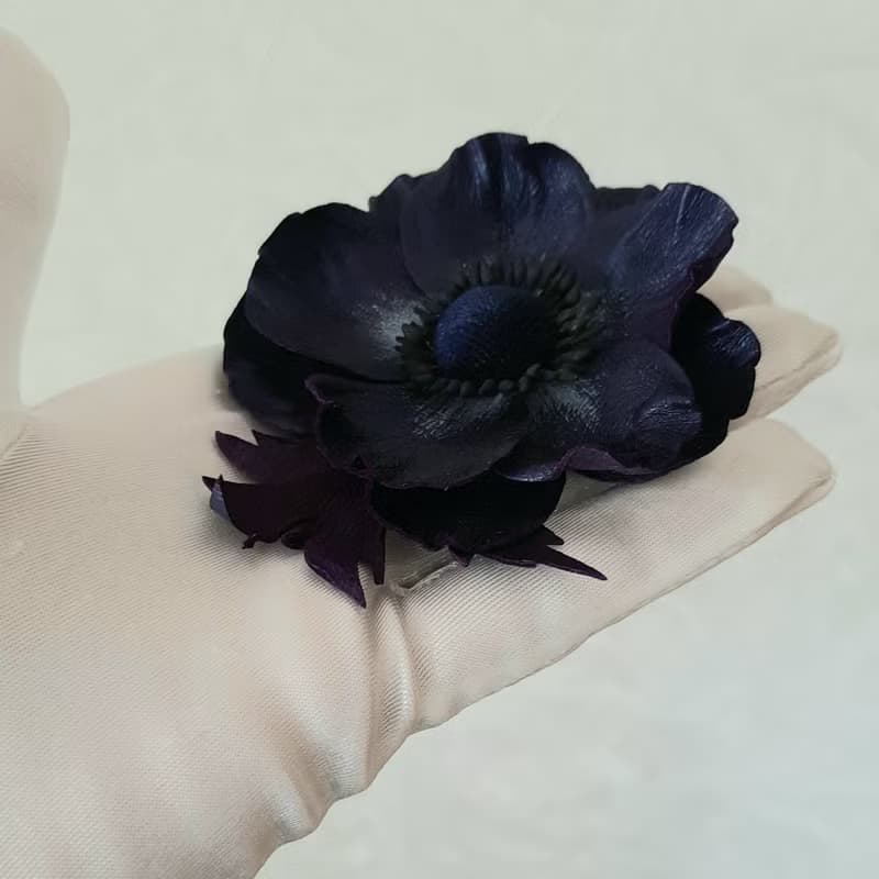 皮革胸針 Dark blue leather brooch for her Leather women's jewelry