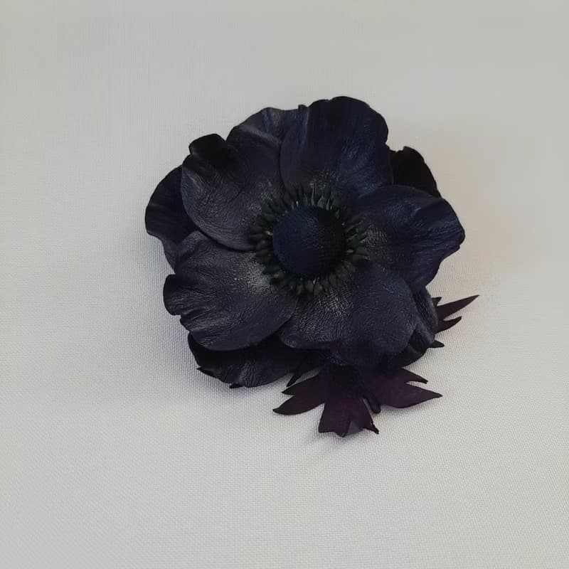 皮革胸針 Dark blue leather brooch for her Leather women's jewelry