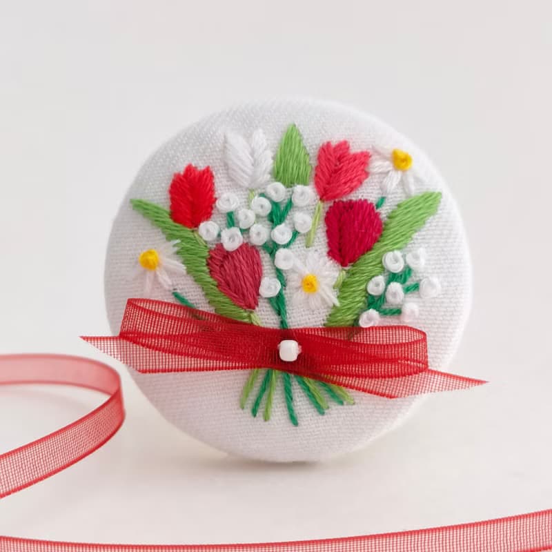 赤いチューリップ花束刺繍ブローチor刺繍ヘアゴム　母の日