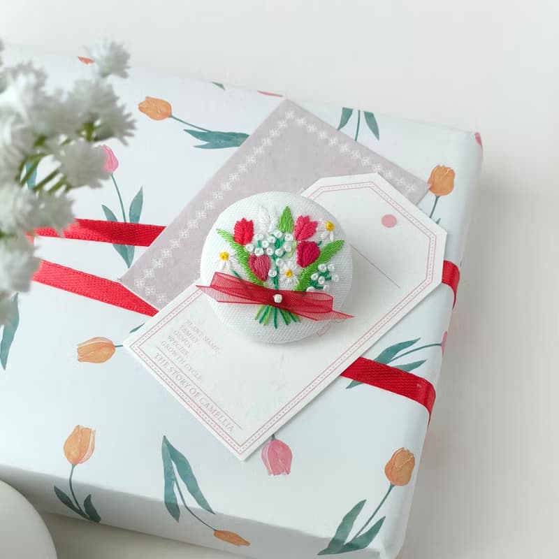 赤いチューリップ花束刺繍ブローチor刺繍ヘアゴム　母の日