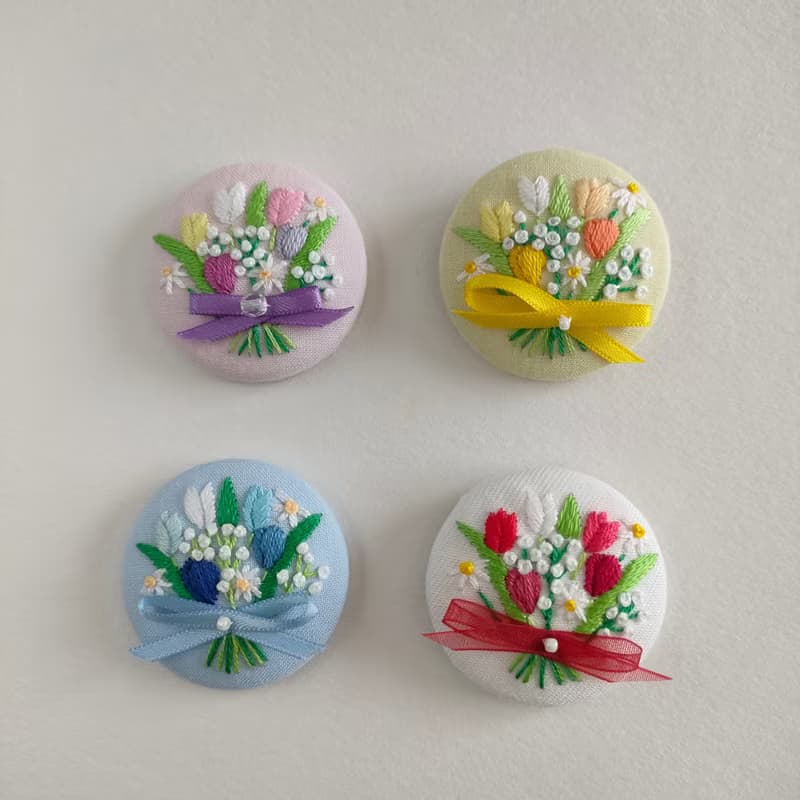 赤いチューリップ花束刺繍ブローチor刺繍ヘアゴム　母の日