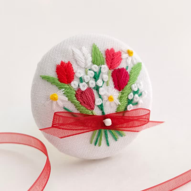 赤いチューリップ花束刺繍ブローチor刺繍ヘアゴム　母の日