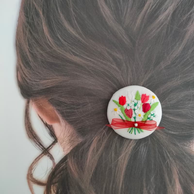 赤いチューリップ花束刺繍ブローチor刺繍ヘアゴム　母の日