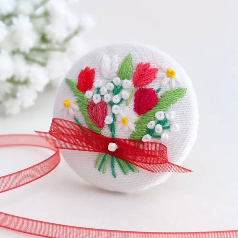 赤いチューリップ花束刺繍ブローチor刺繍ヘアゴム　母の日