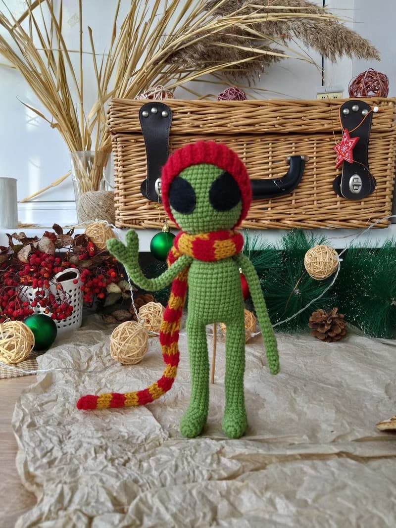 Green alien doll, Alien Shaped Plush Toy, Soft Cartoon Stuffed Doll For Kids