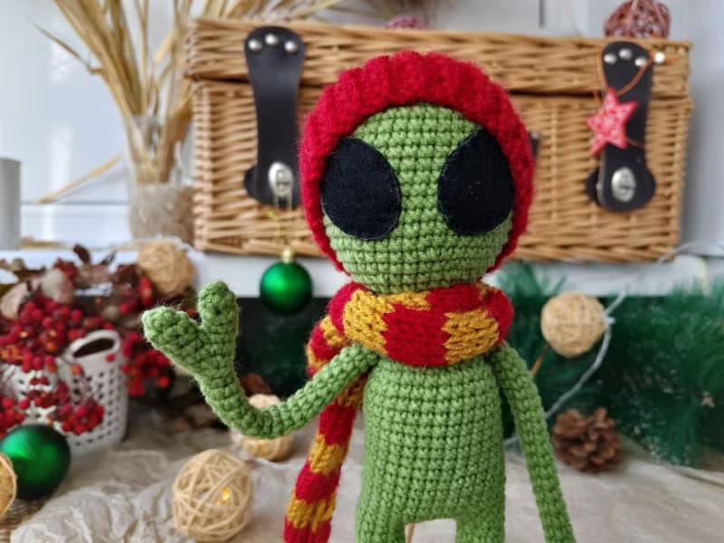 Green alien doll, Alien Shaped Plush Toy, Soft Cartoon Stuffed Doll For Kids
