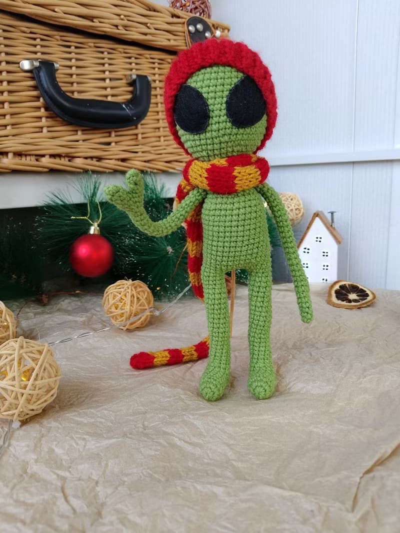 Green alien doll, Alien Shaped Plush Toy, Soft Cartoon Stuffed Doll For Kids