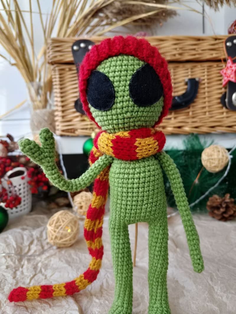 Green alien doll, Alien Shaped Plush Toy, Soft Cartoon Stuffed Doll For Kids