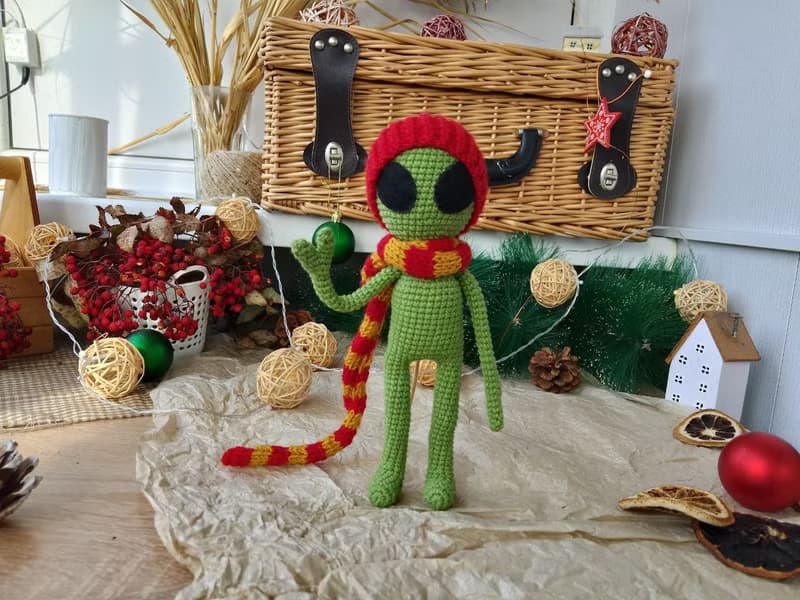 Green alien doll, Alien Shaped Plush Toy, Soft Cartoon Stuffed Doll For Kids