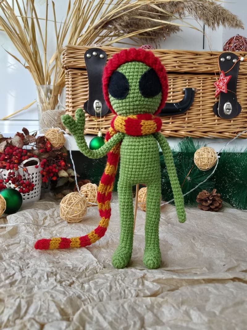 Green alien doll, Alien Shaped Plush Toy, Soft Cartoon Stuffed Doll For Kids