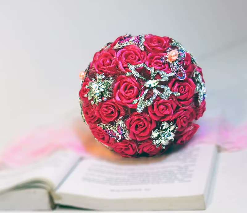 熱戀紅玫瑰 手工緞帶水鑽花束 捧花 (情人禮物 情人節禮盒)