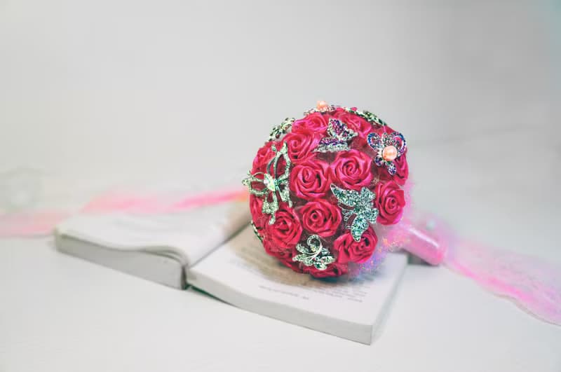 熱戀紅玫瑰 手工緞帶水鑽花束 捧花 (情人禮物 情人節禮盒)