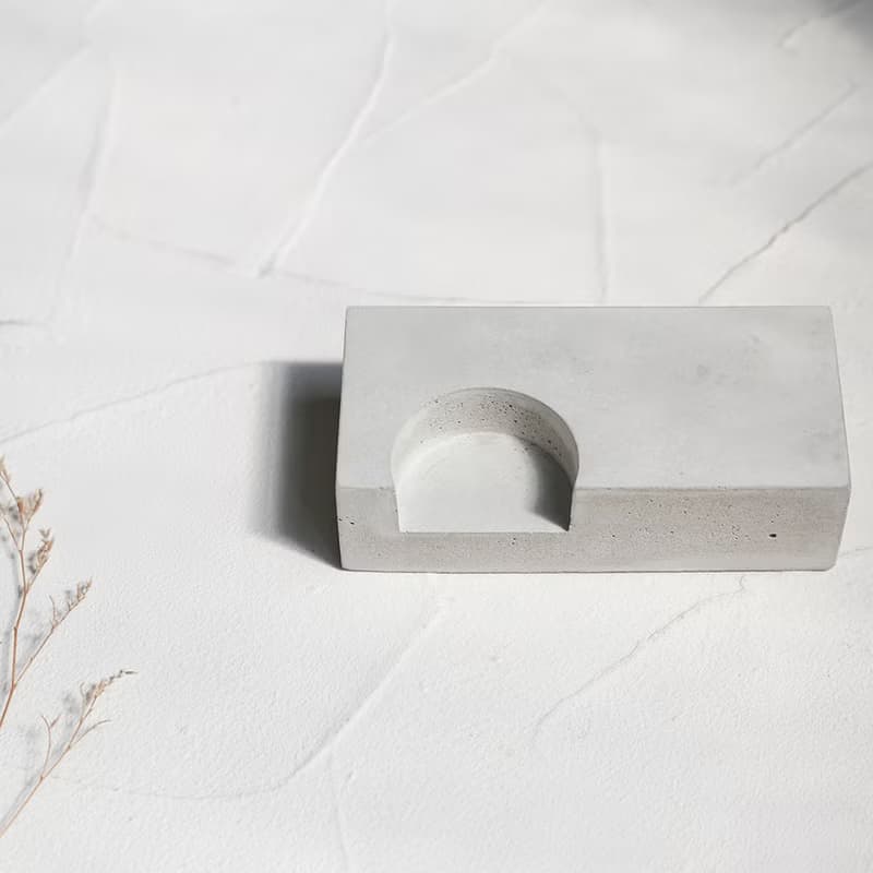 房角石水泥燭台