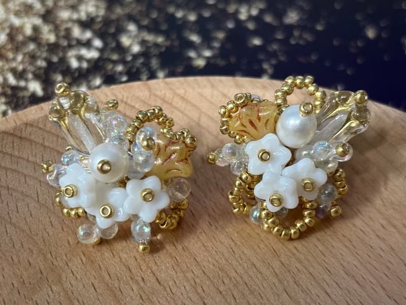 串珠花叢耳釘 原創手作耳飾 串珠花朵耳環