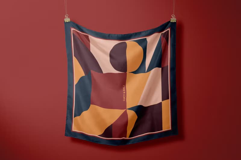 LUCY DALi ::真絲絲巾100%silk:: — 復古幾何印花大方巾 禮物