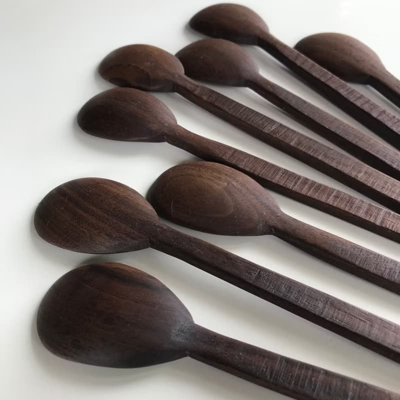 ブラックウォルナットの鋸目のスカレープーン